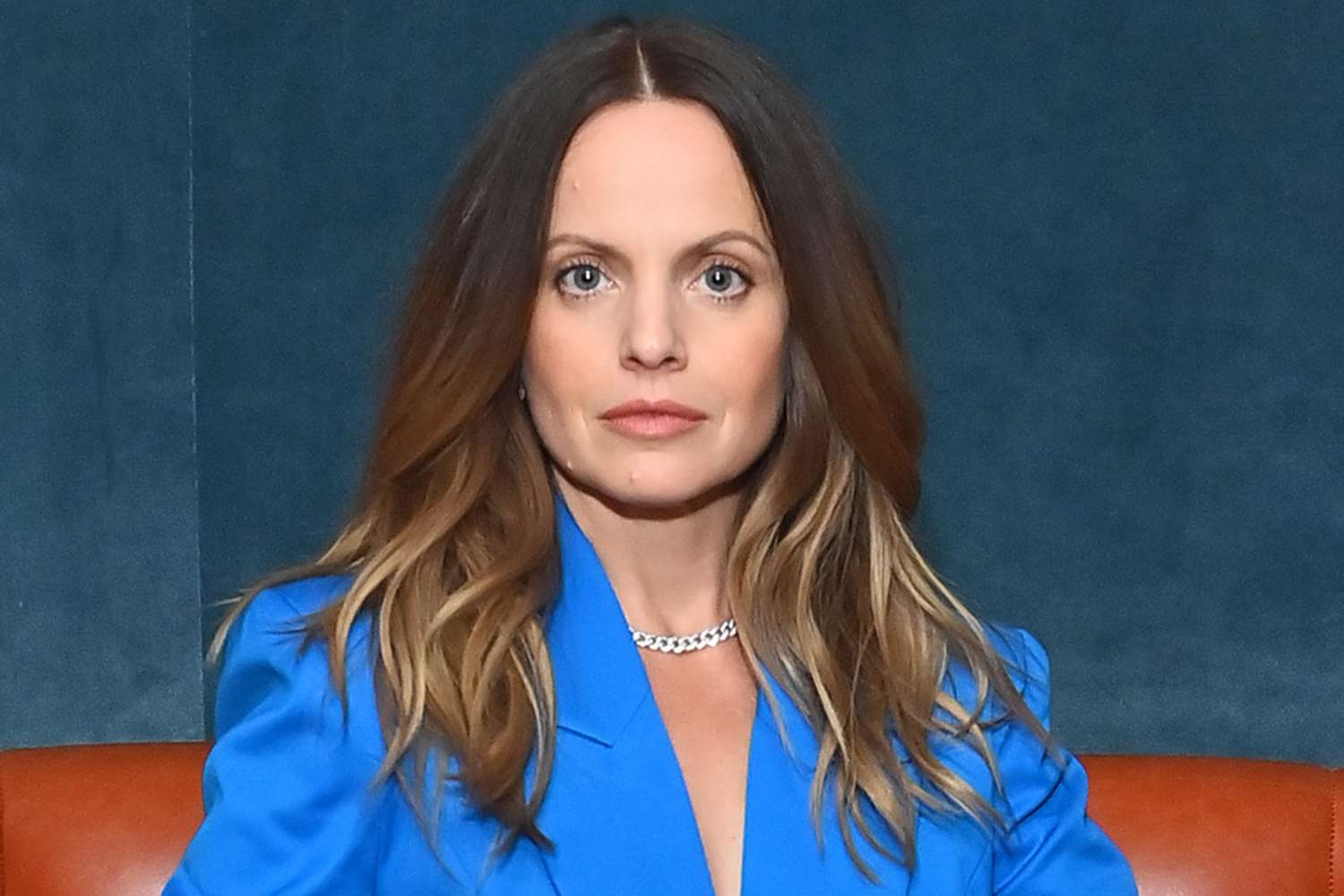 mena suvari net a porter 113022 66f61f5ca591494bbd960d481ef24a0b