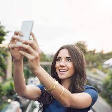 How to Take Selfie: 7 Selfie Tips You Need to Know 4 Selfie of Yourself