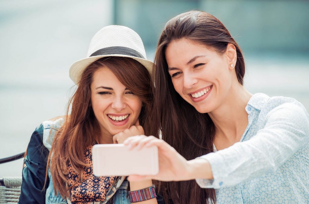 How to Take Selfie: 7 Selfie Tips You Need to Know 6 Selfie Tips